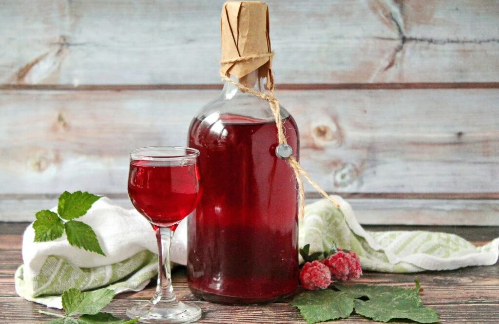 Малина в рецептах настоек из ягод