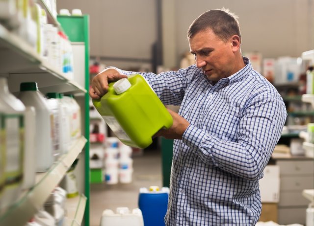 как хранить жидкие удобрения