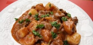 Подлив из свинины — Классический рецепт с томатной пастой Подлив из свинины