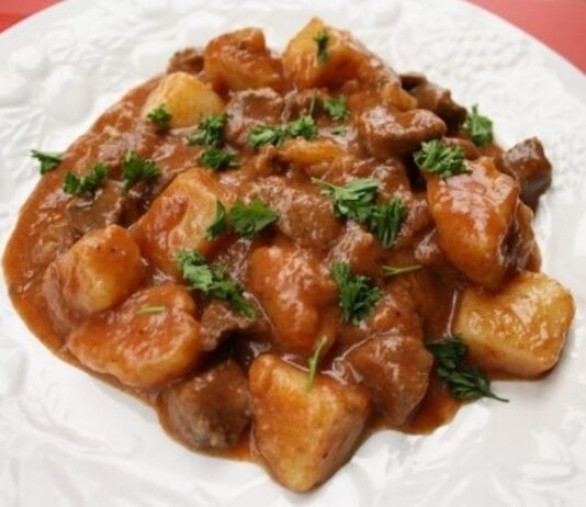 Подлив из свинины — Классический рецепт с томатной пастой Подлив из свинины