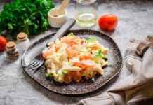 Салат с кальмарами и семгой: нежный рецепт на праздничный стол и не только салат с кальмарами и семгой